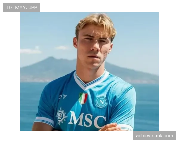 丹麦新星霍伊伦持续闪耀，强势表现引国际足坛瞩目