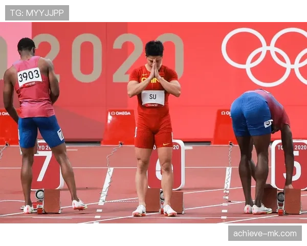 苏炳添跑得像机器，赛后随手一靠就是那种土豪下班的范儿